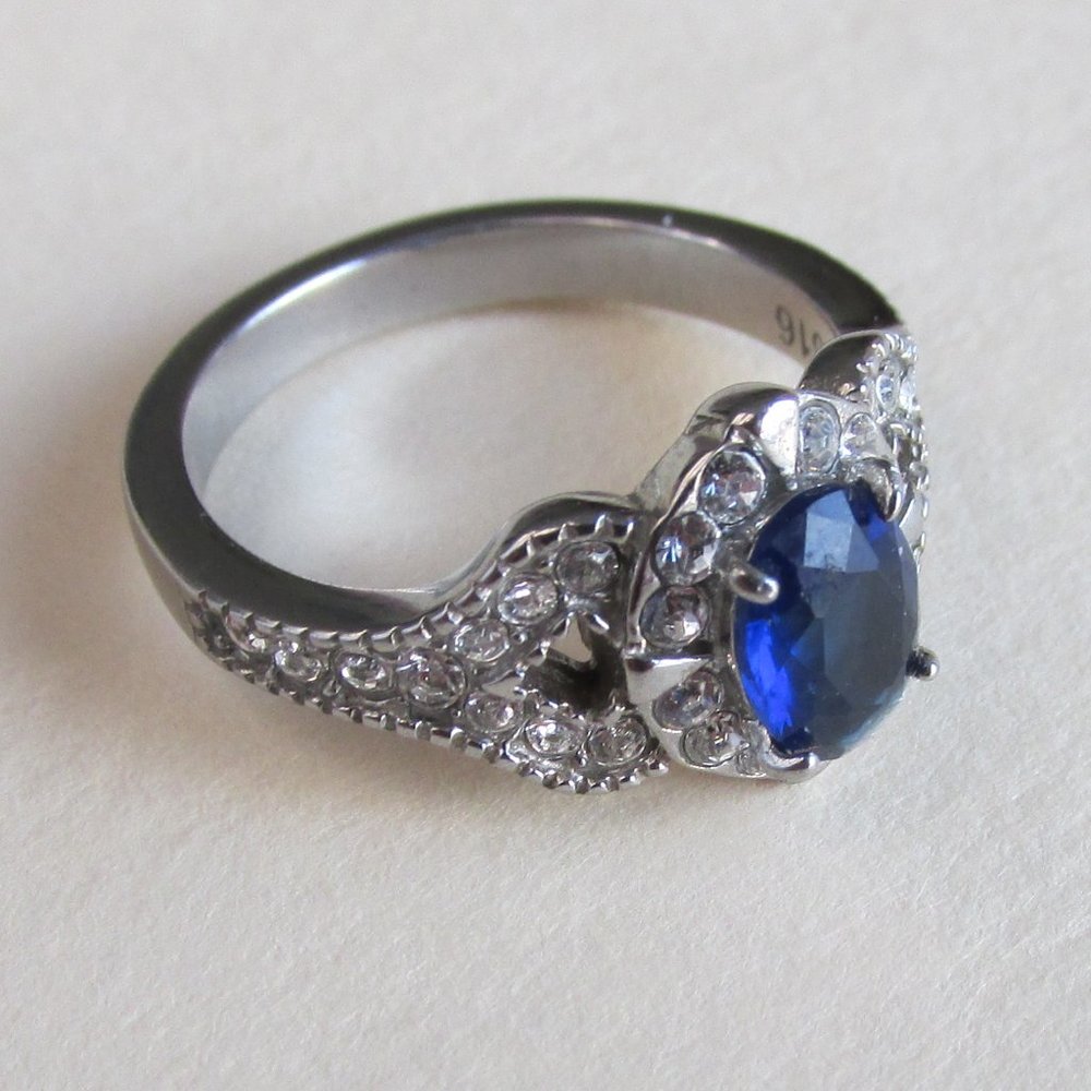 TUSK TK316 Stainless Steel Ring Blue Oval Glass Solitaire Clear Chatons Size 5